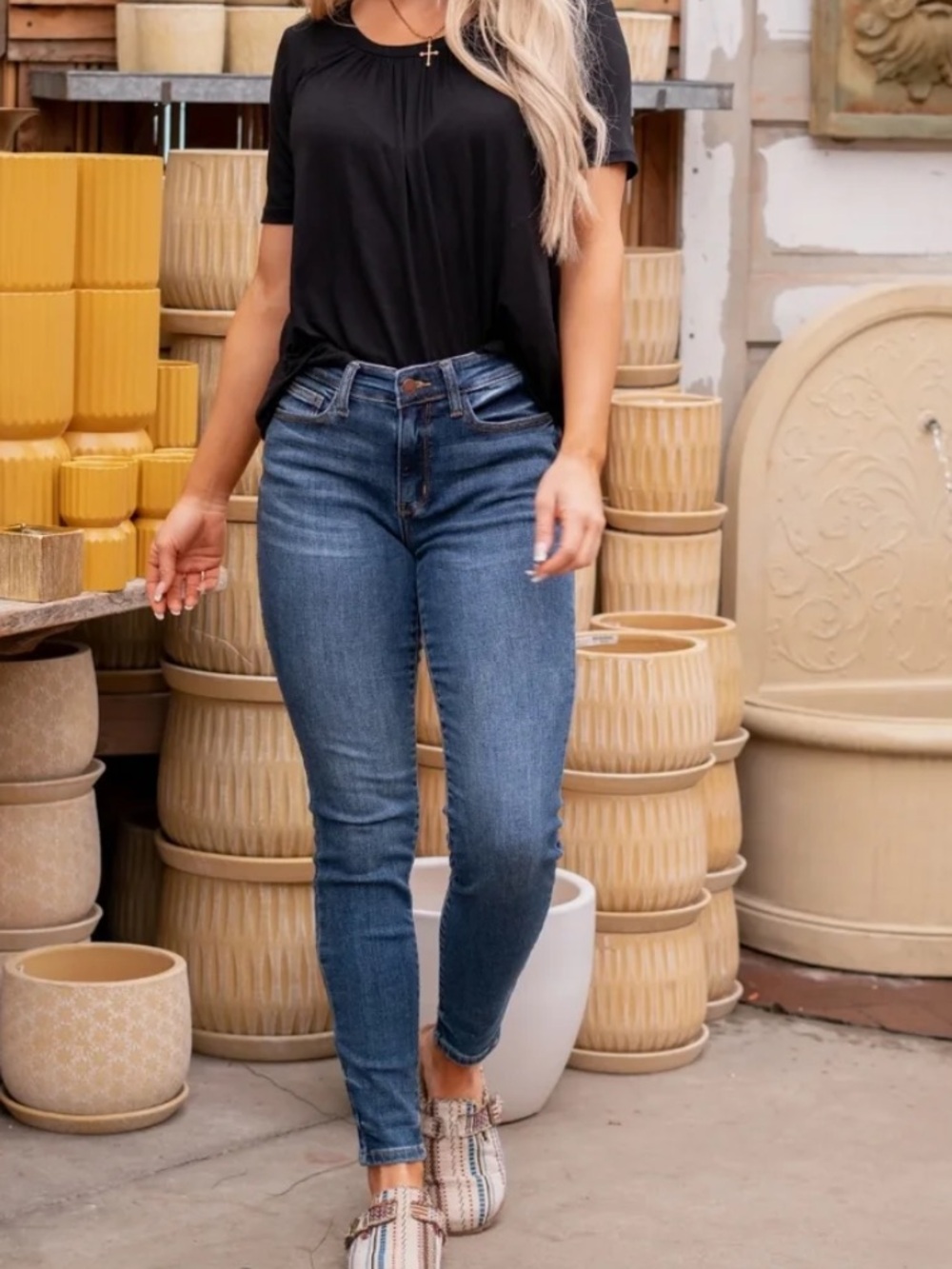 Judy Blue Mid-Rise Skinny Jeans in Medium Blue Wash Size 7/28